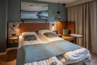 dubbelsäng i standard rum på scandic harstad