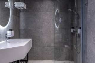 bathroom in room family four at scandic rukahovi in rukatunturi finland
