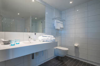 badrum i master suite på scandic sortland