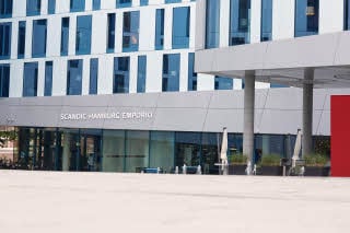 Fasad entré Scandic Hamburg Emporio