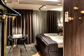 Bed in Room Cabin Queen 