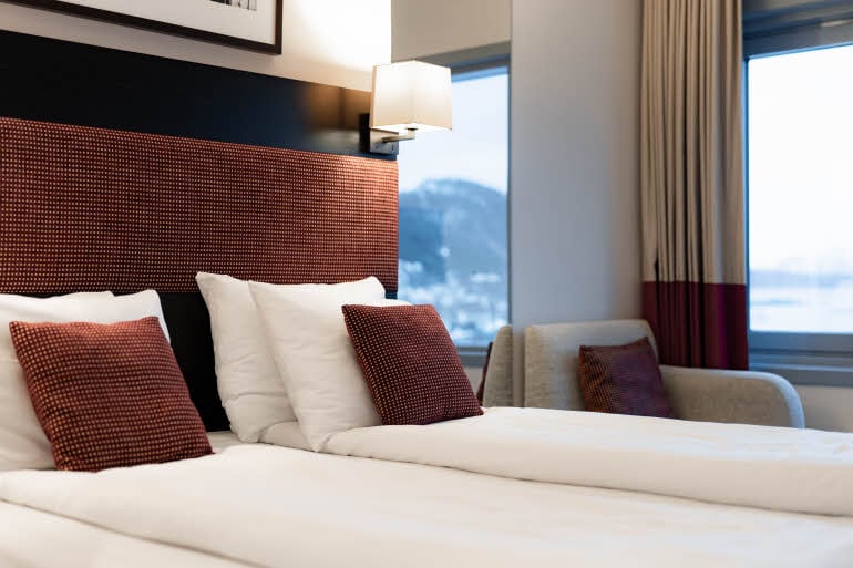 standard king room at scandic seilet in molde