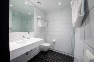 room bathroom at scandic sortland in norway