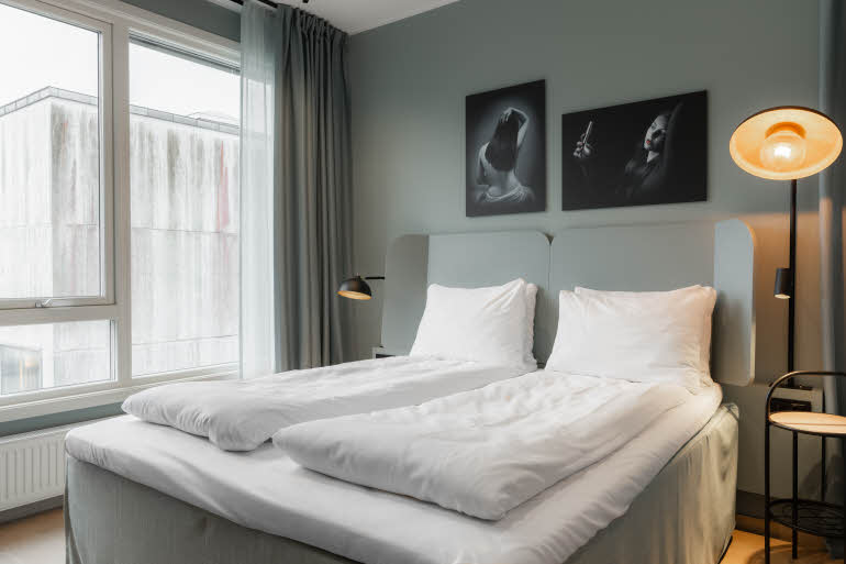 queen room at scandic sunnfjord in forde norway